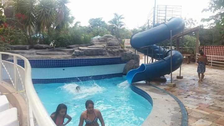 Ecologic Park Ap 2 Quartos Para 7 Pessoas 1Park Aquatico 10 Piscinas Termais Caldas Novas Exterior photo